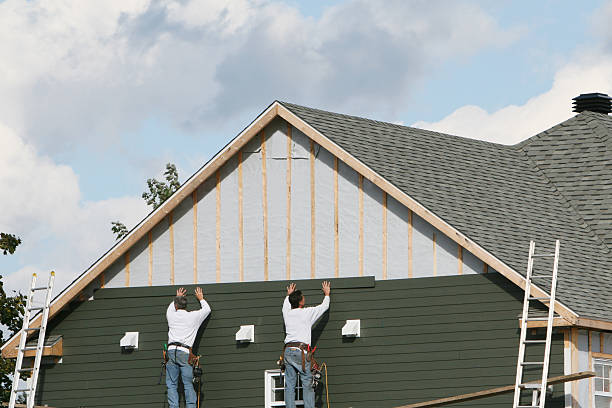 Professional Siding technician working in Reynoldsburg, OH